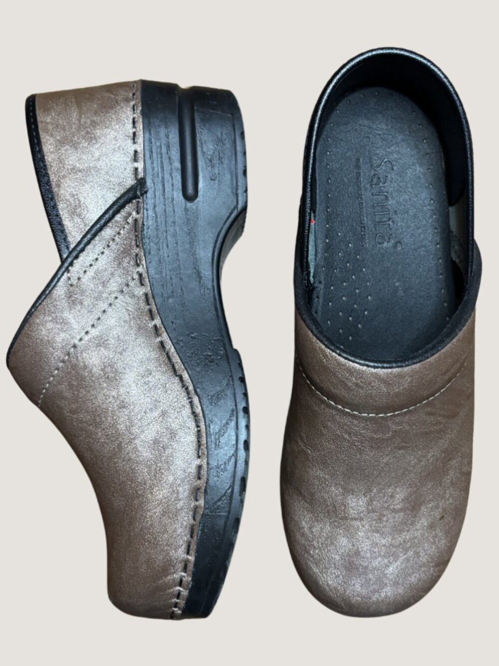 Sanita Professional Nursing Clogs in Bronze Metallic Leather Size 36